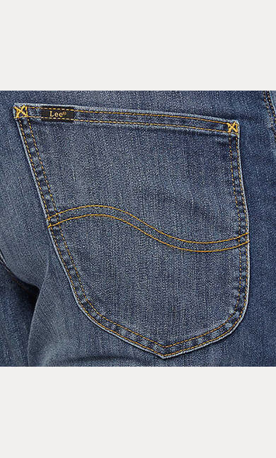 En 1982 Lee comienza a adaptarse a los ciclos de moda